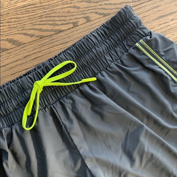 Athleta Tia Paisley running short - Picture 2 of 7